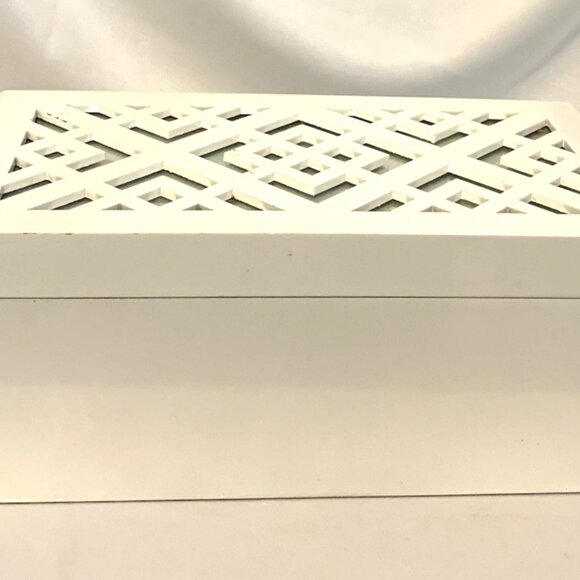 MAX STUDIO HOME Jewelry Box White w/Diamond Cut Out & Mirror Top - Picture 1 of 10